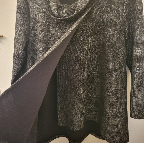 4 for $30 🌈 Pretty Woman black/silver long sleeve tunic top (medium) - Picture 5 of 7